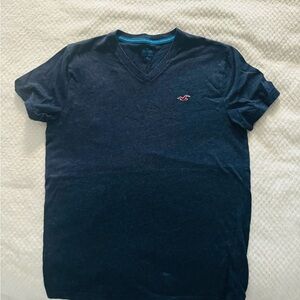 Hollister Men's Dark Blue V-Neck Tee